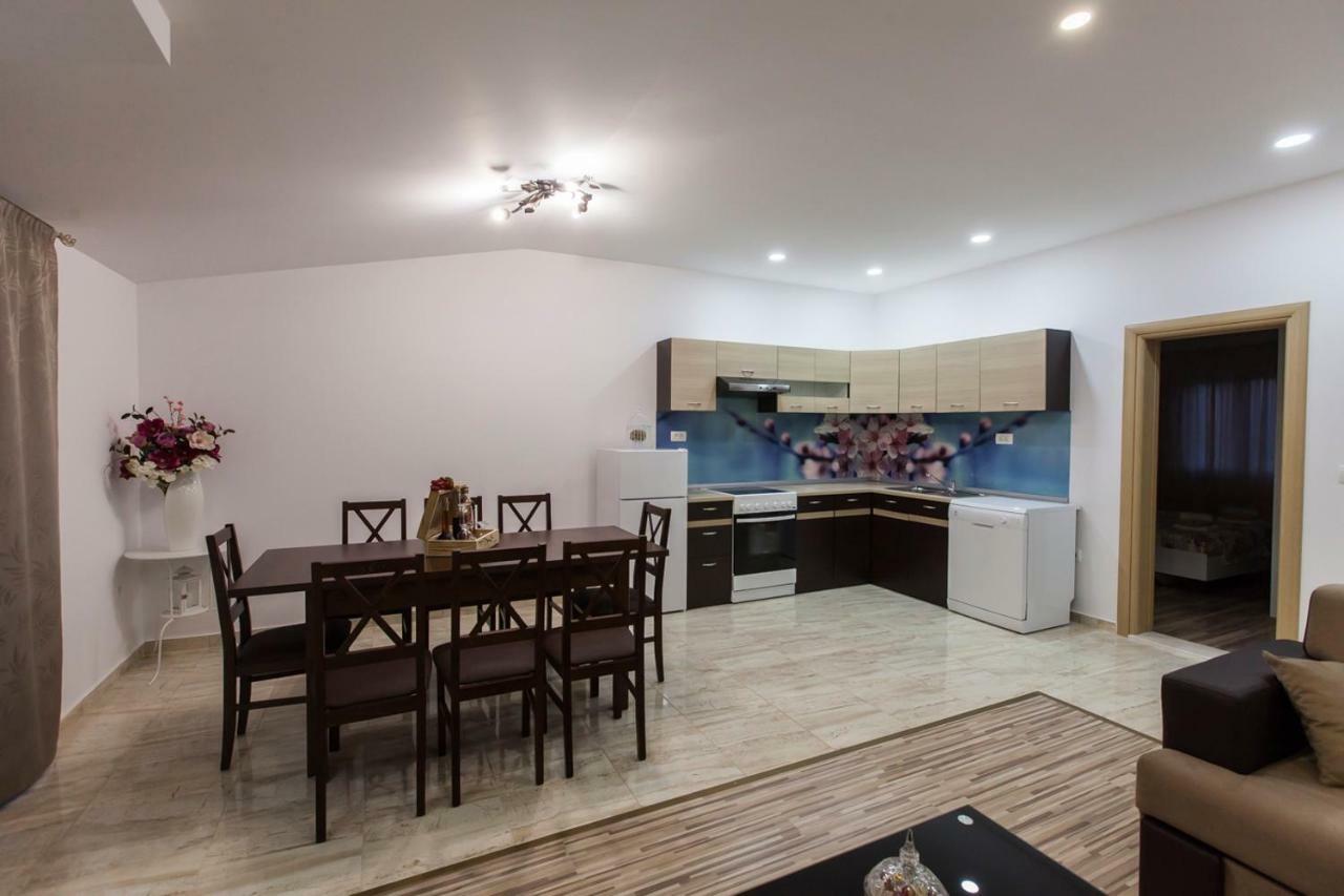 Apartment Dalmatia Kaštela Екстериор снимка