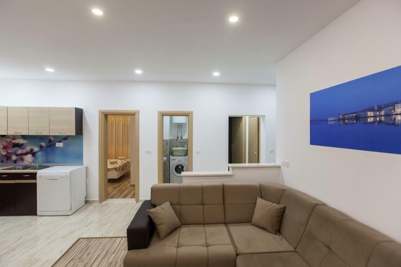 Apartment Dalmatia Kaštela Екстериор снимка